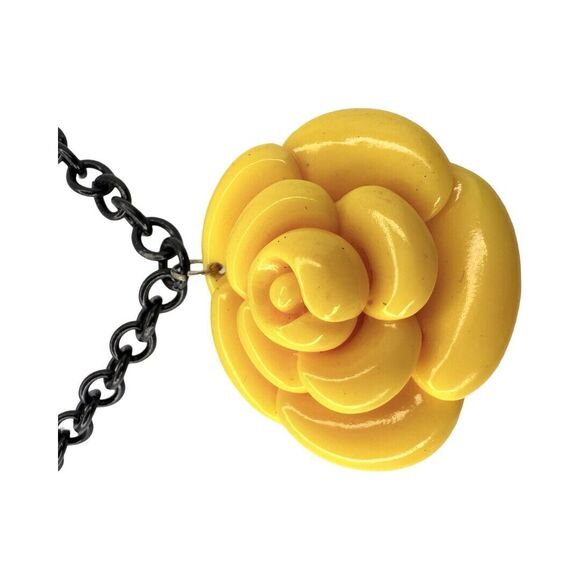 VTG Yellow Molded Rose Pendant Necklace 16” Black Chain Cottagecore Bold - Picture 9 of 14